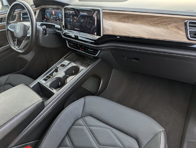 Used 2024 Volkswagen Atlas SE FWD image 33