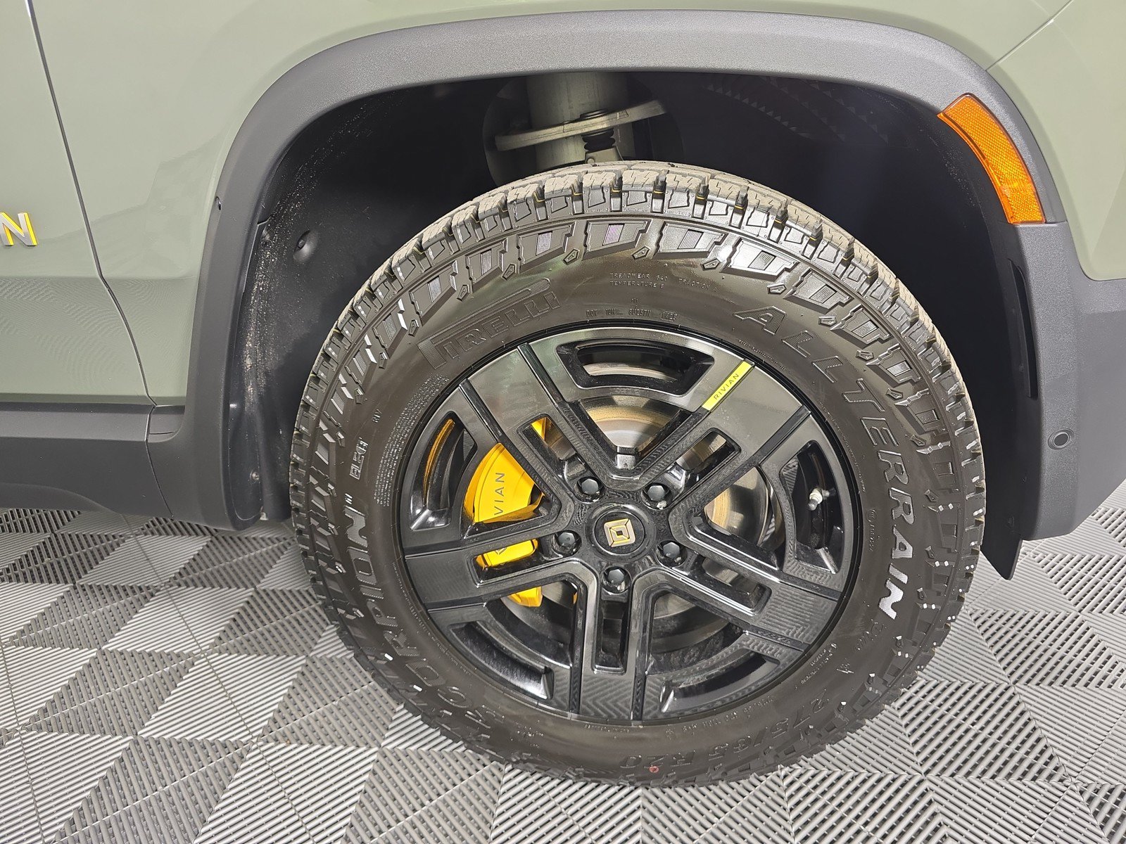 Used 2023 Rivian R1S Launch Edition AWD/4WD image 11
