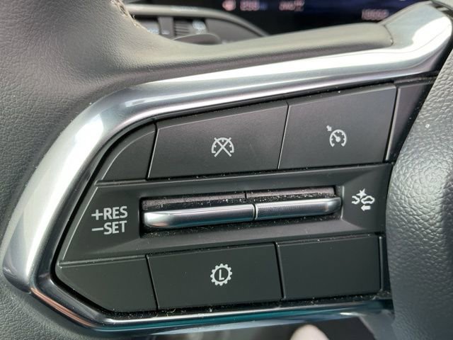 Used 2025 Chevrolet Traverse LT w/ Sun and Wheel Package image 24