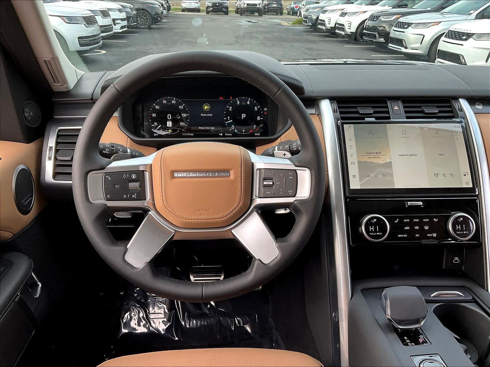 New 2025 Land Rover Discovery Metropolitan Edition AWD/4WD image 15