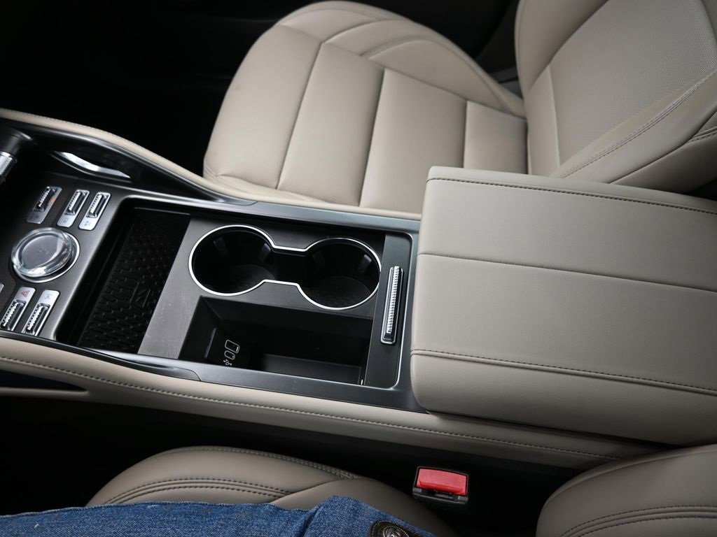 Used 2025 Lincoln Nautilus Premier image 17