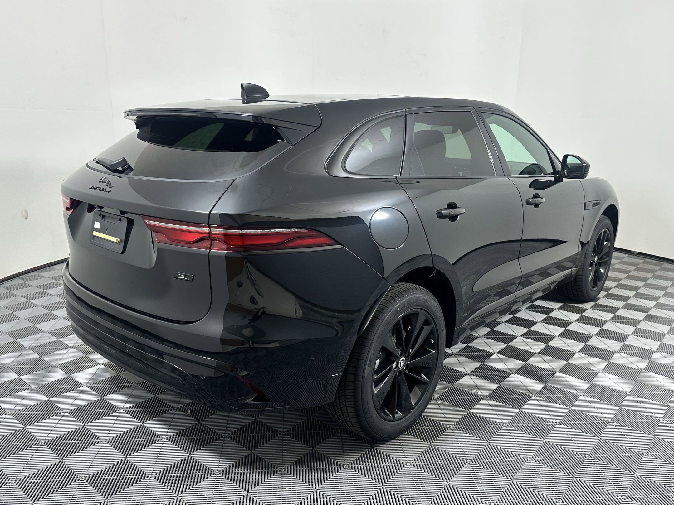 Used 2026 Jaguar F-PACE R-Dynamic S AWD/4WD image 7