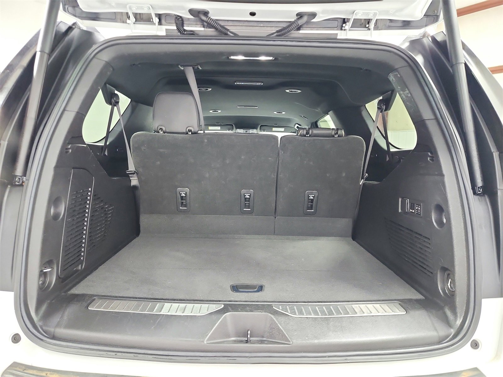 Used 2023 Chevrolet Suburban Premier image 48