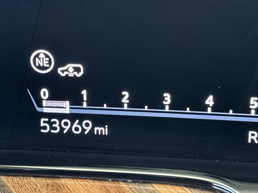 Certified 2022 Cadillac Escalade ESV Premium Luxury Platinum w/ Heavy-Duty Trailer Package image 12