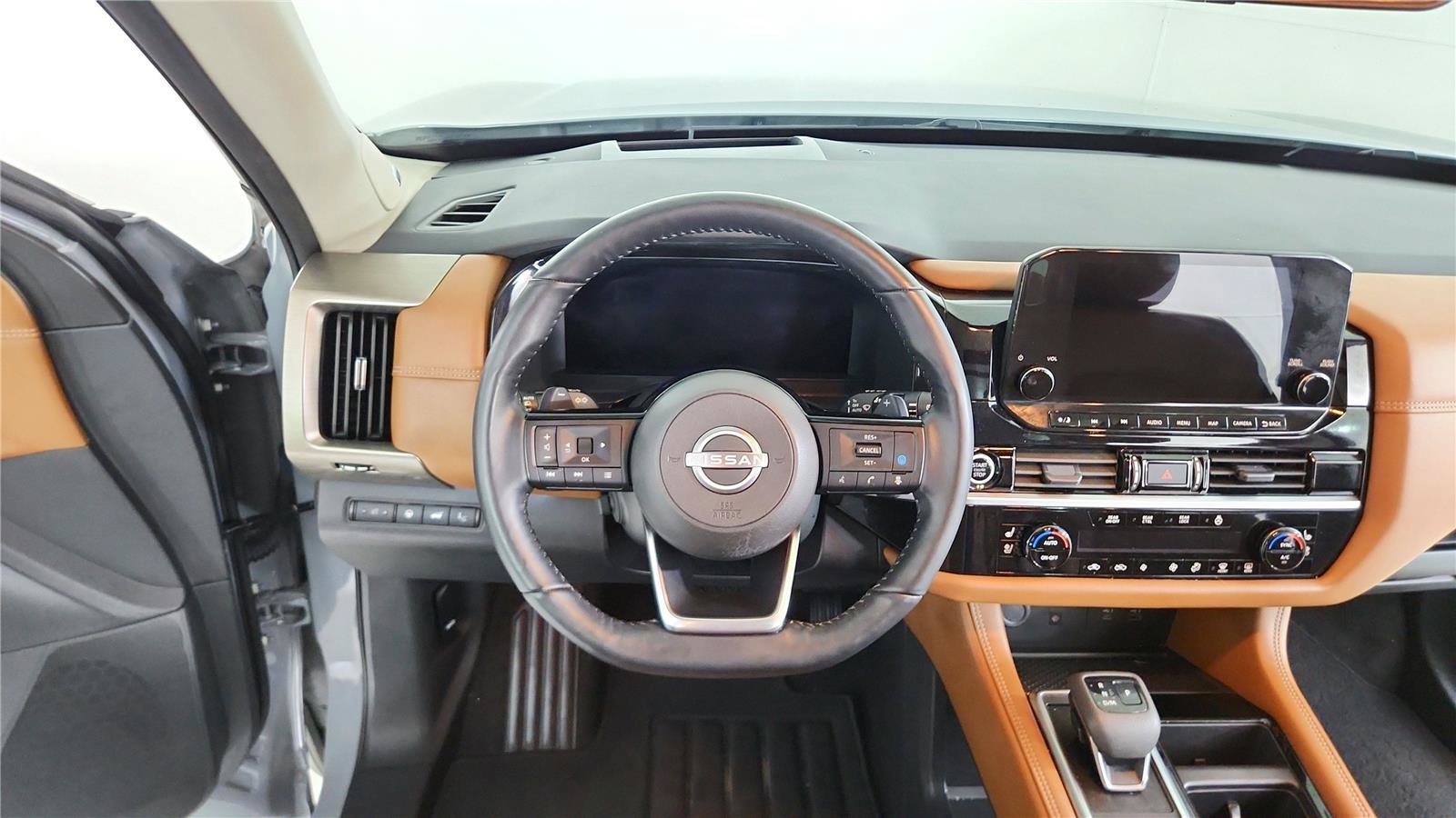 Used 2024 Nissan Pathfinder Platinum FWD image 14