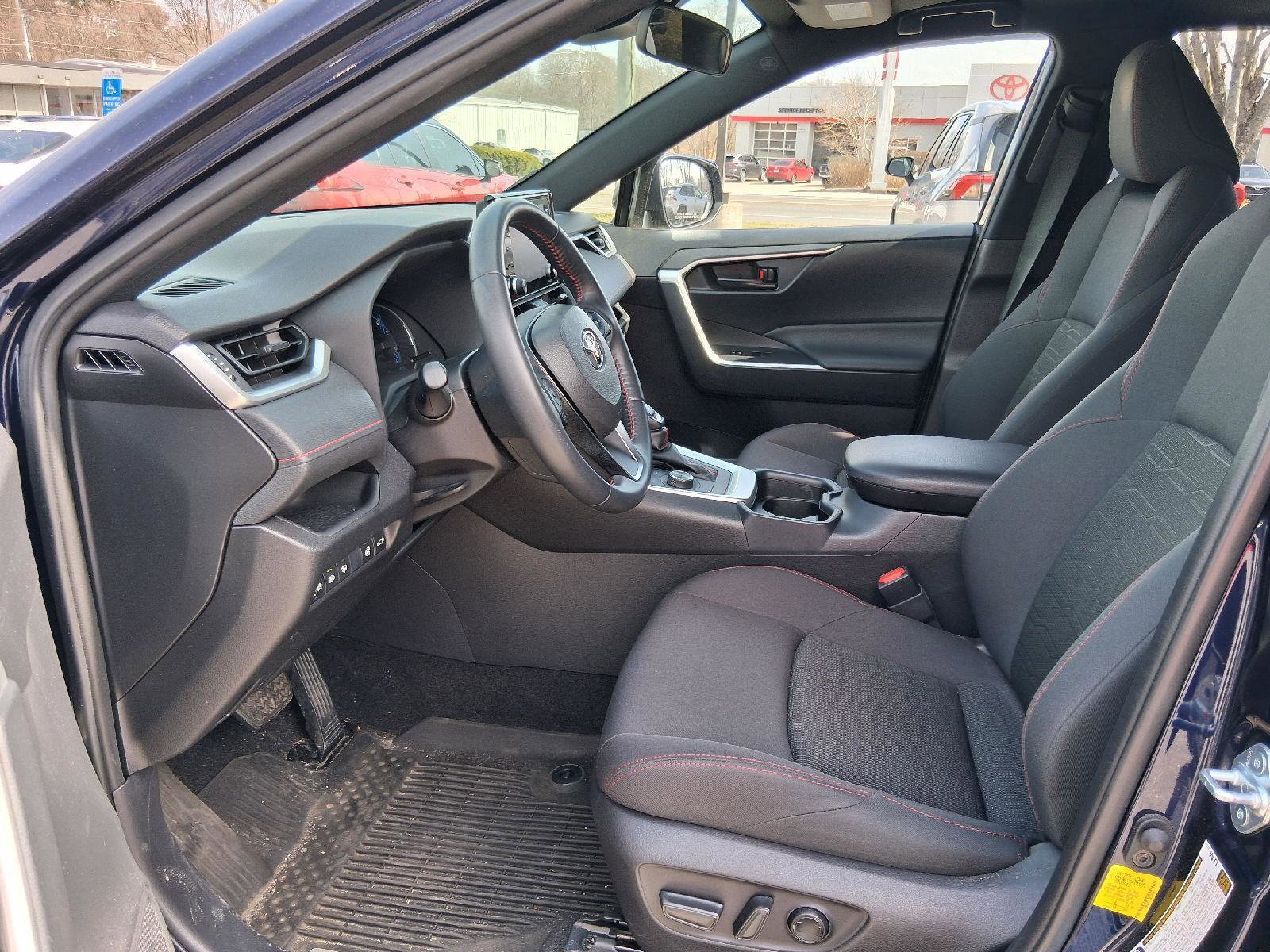 Used 2021 Toyota RAV4 SE w/ Weather & Moonroof Package image 10