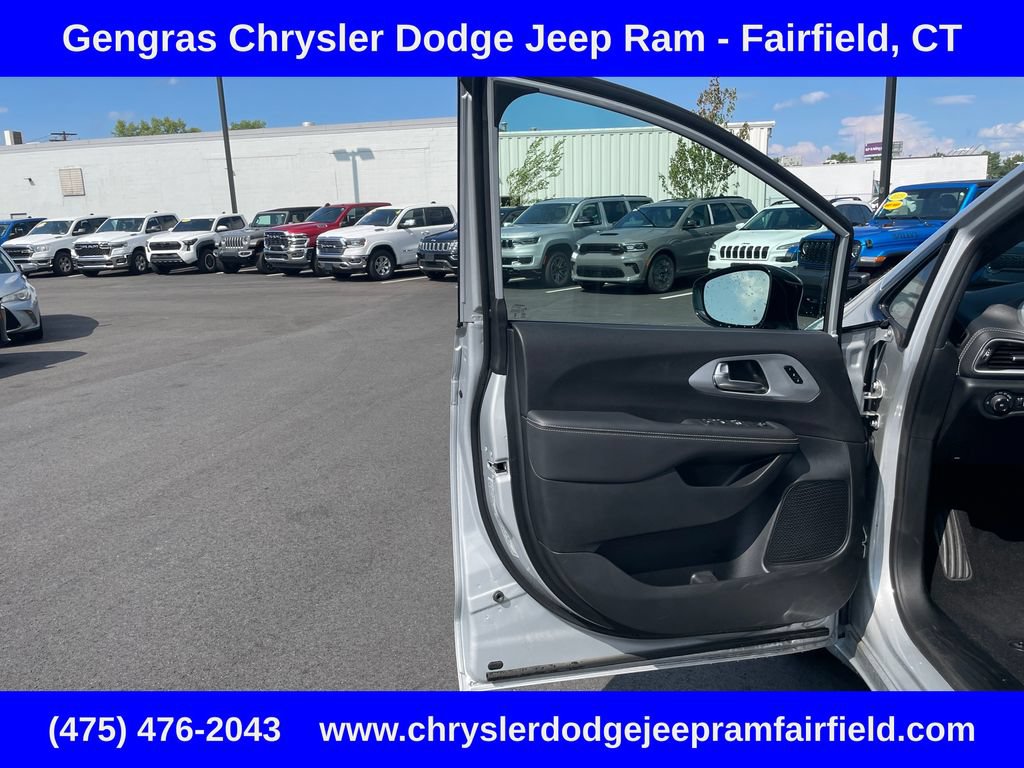 Certified 2024 Chrysler Pacifica Touring-L w/ S Appearance Package AWD/4WD image 54