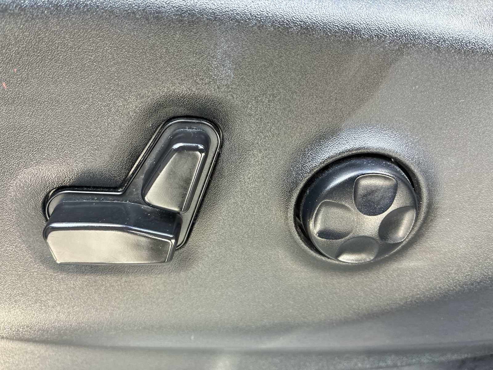 Used 2023 Chrysler Pacifica Touring-L FWD image 14