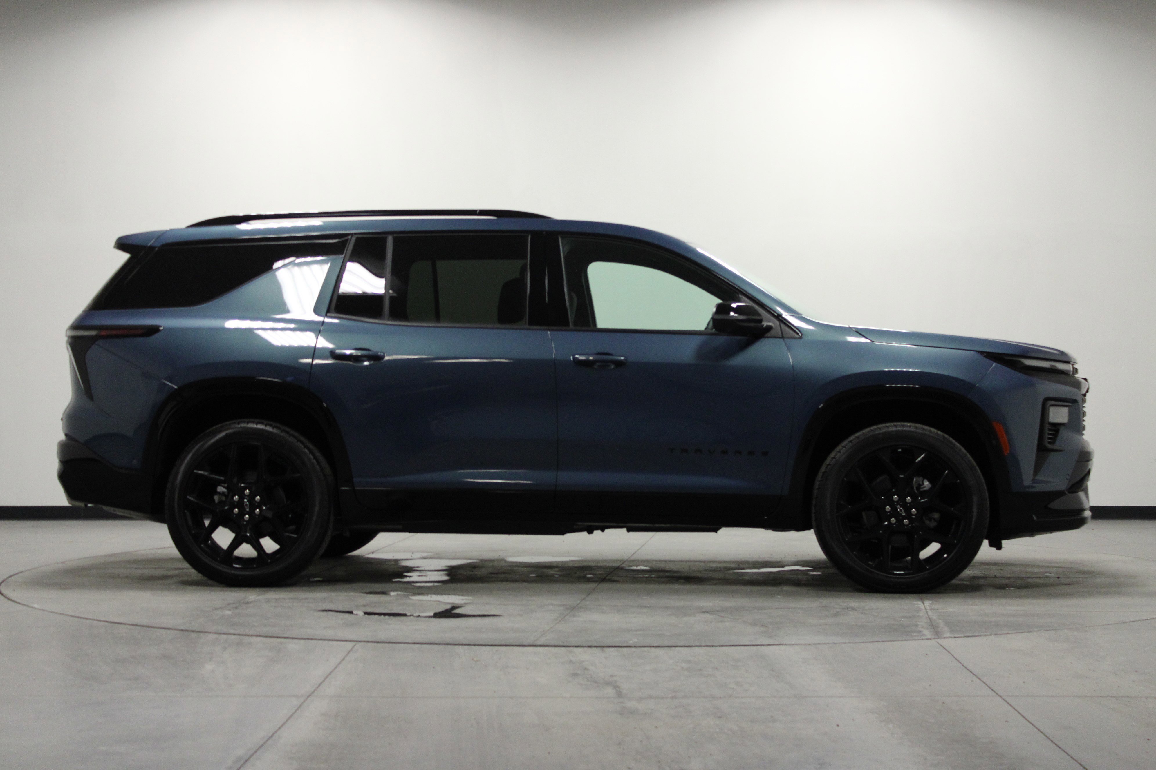 Used 2025 Chevrolet Traverse RS w/ LPO, Floor Liner Package image 3