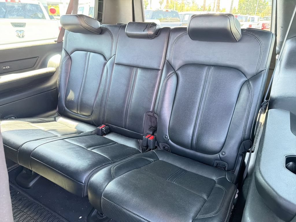 Used 2024 Jeep Wagoneer L Series II w/ Flexible Seating Group RWD image 24