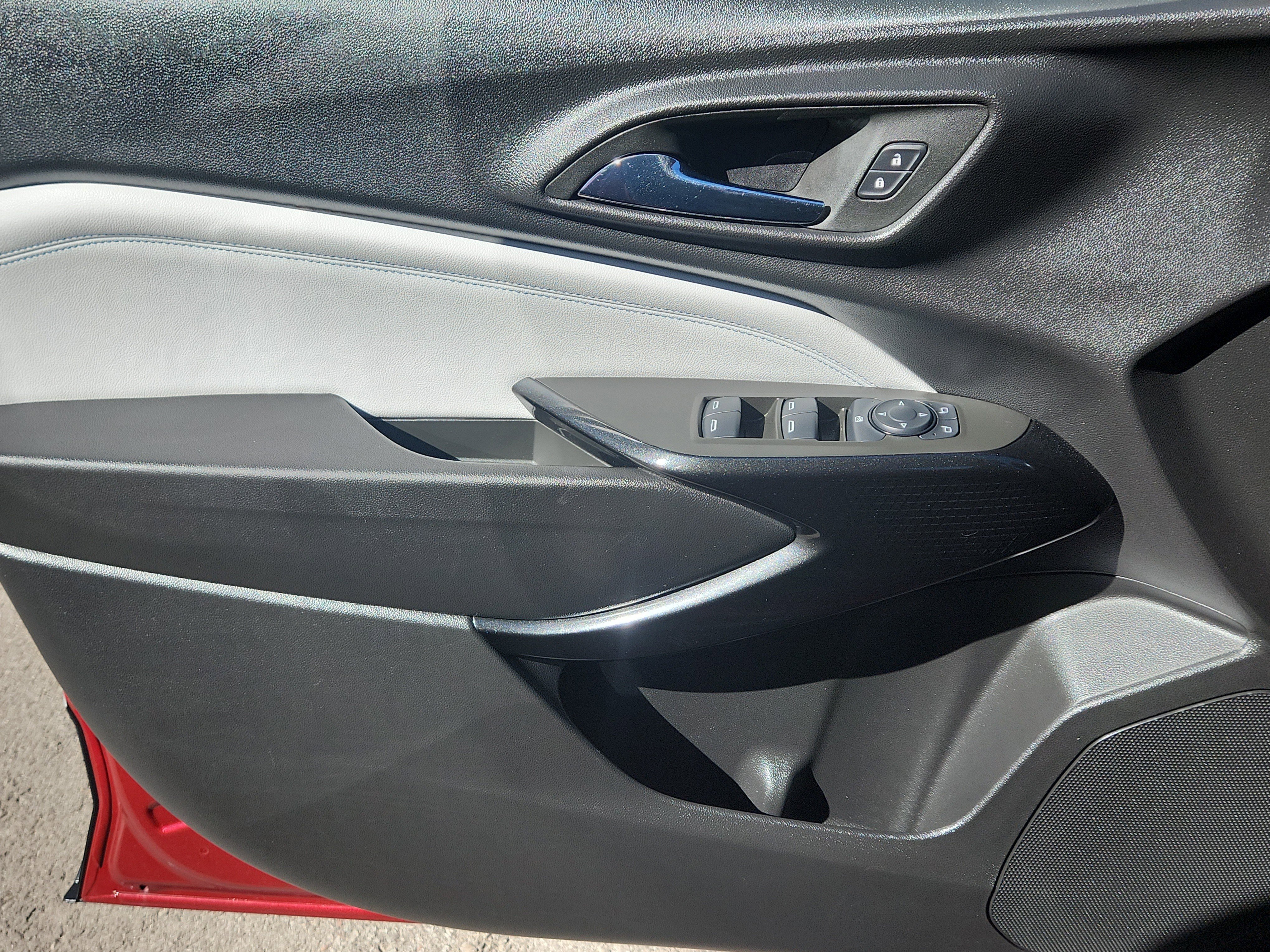 Used 2024 Chevrolet Trax LT w/ Sunroof Package image 6