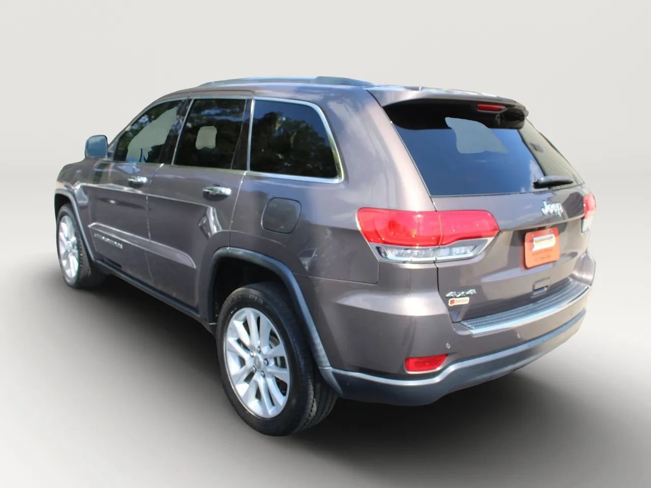 Used 2017 Jeep Grand Cherokee Limited AWD/4WD image 6