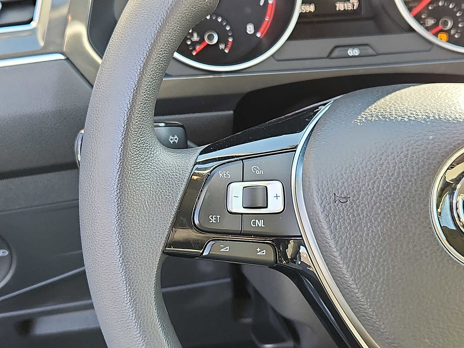 Used 2018 Volkswagen Tiguan S image 19