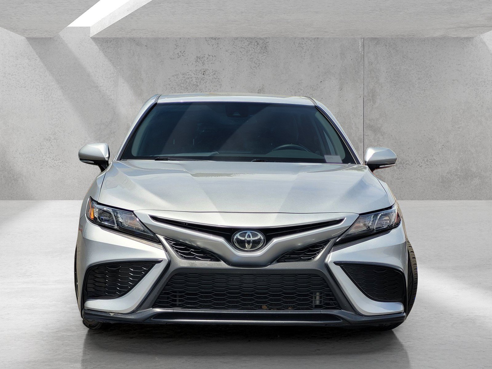 Used 2023 Toyota Camry SE w/ Convenience Package FWD image 3