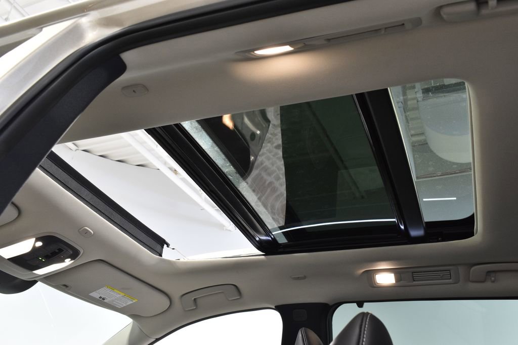 Certified 2026 INFINITI QX60 Luxe w/ Family Package image 4