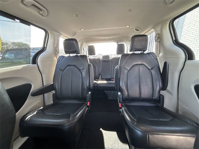Used 2024 Chrysler Pacifica Touring-L image 25