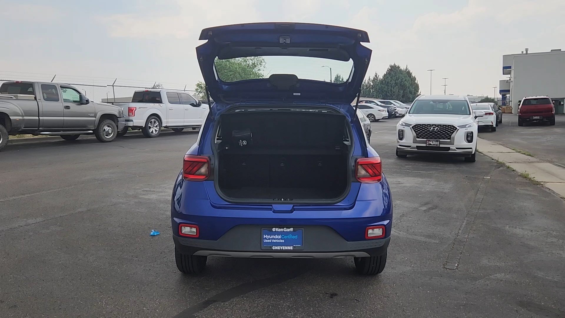 Certified 2022 Hyundai Venue SEL FWD image 17