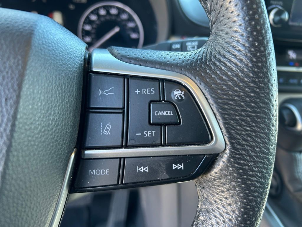 Used 2022 Toyota Sienna Limited image 22