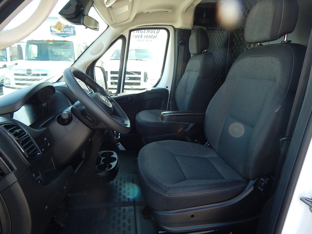 Used 2025 RAM ProMaster 2500 w/ U-Haul Equipment Group FWD image 19