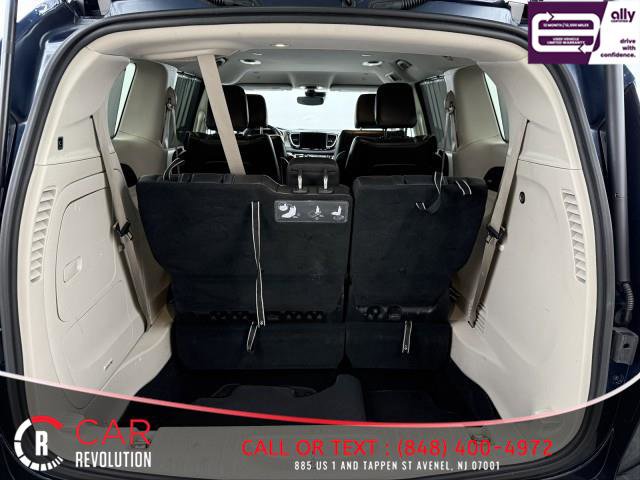 Used 2021 Chrysler Pacifica Touring-L image 7