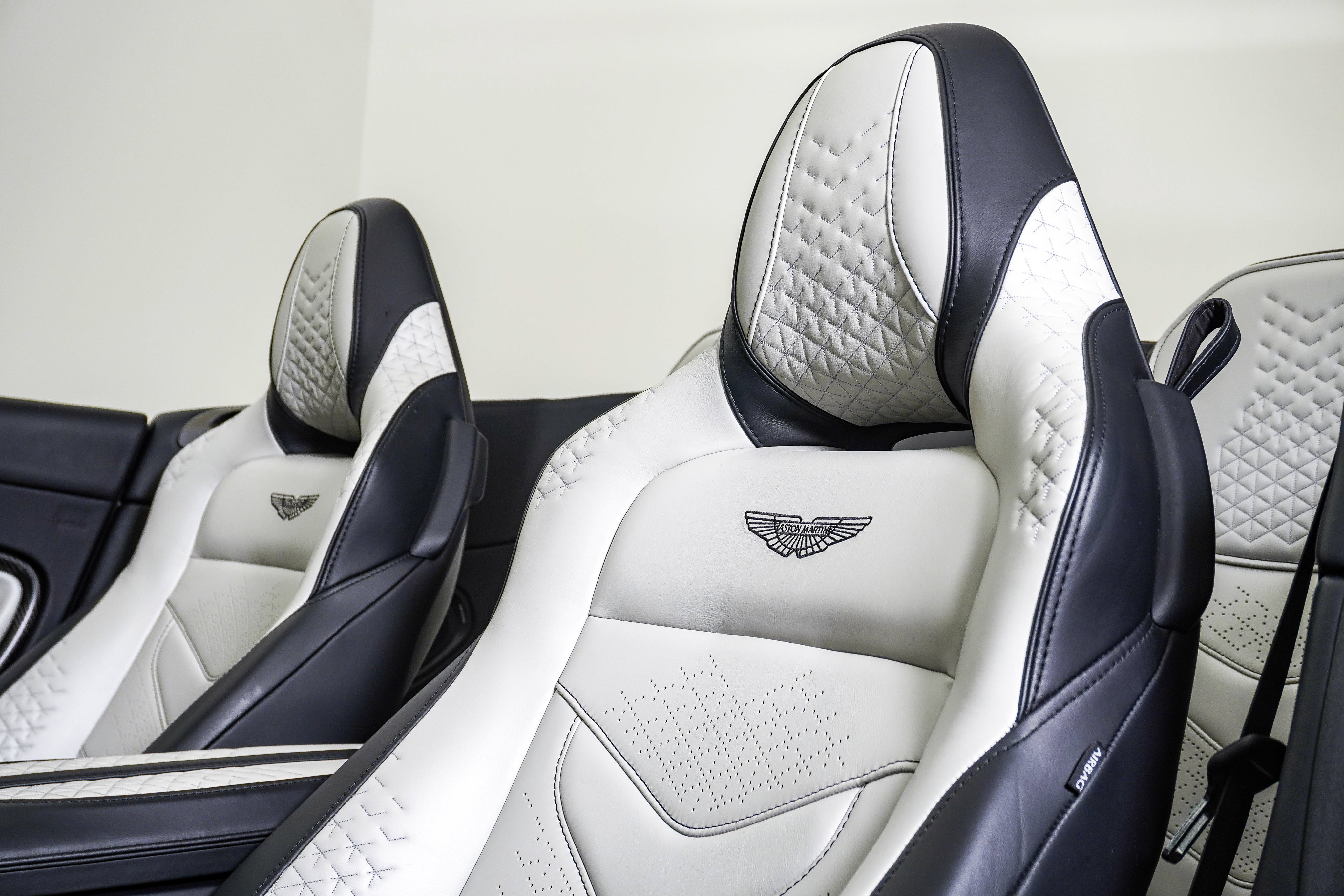 Used 2023 Aston Martin DBS Superleggera Volante RWD image 24