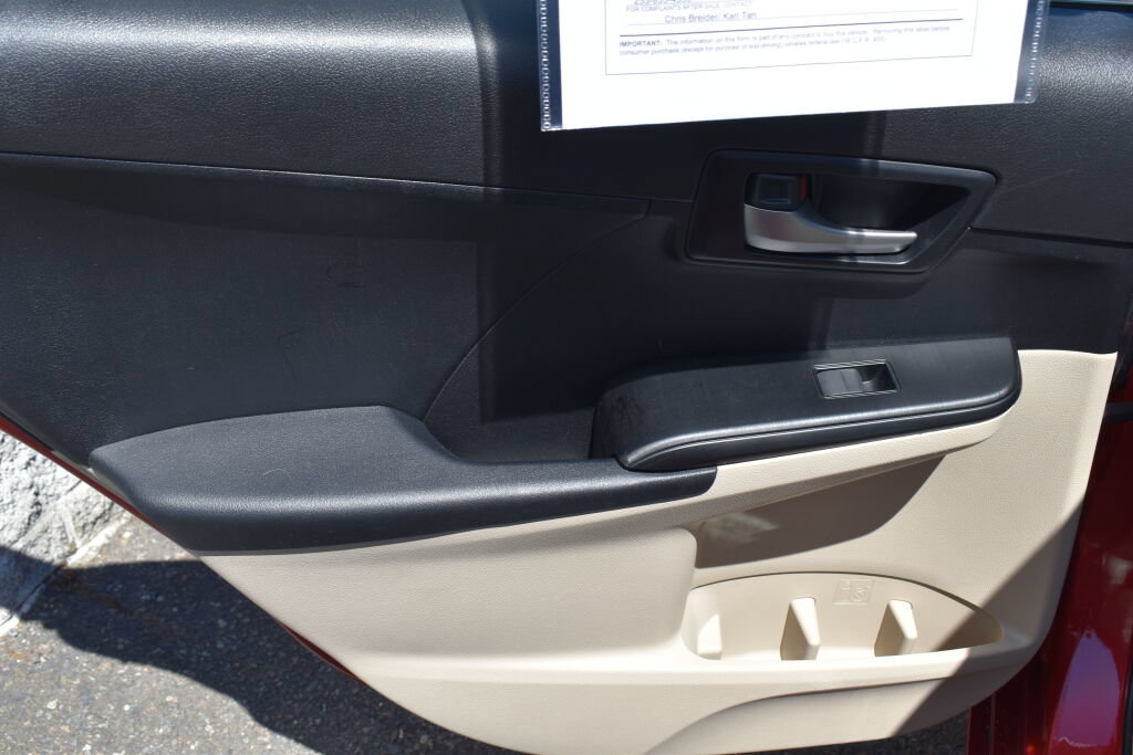 Used 2012 Toyota Camry LE FWD image 19
