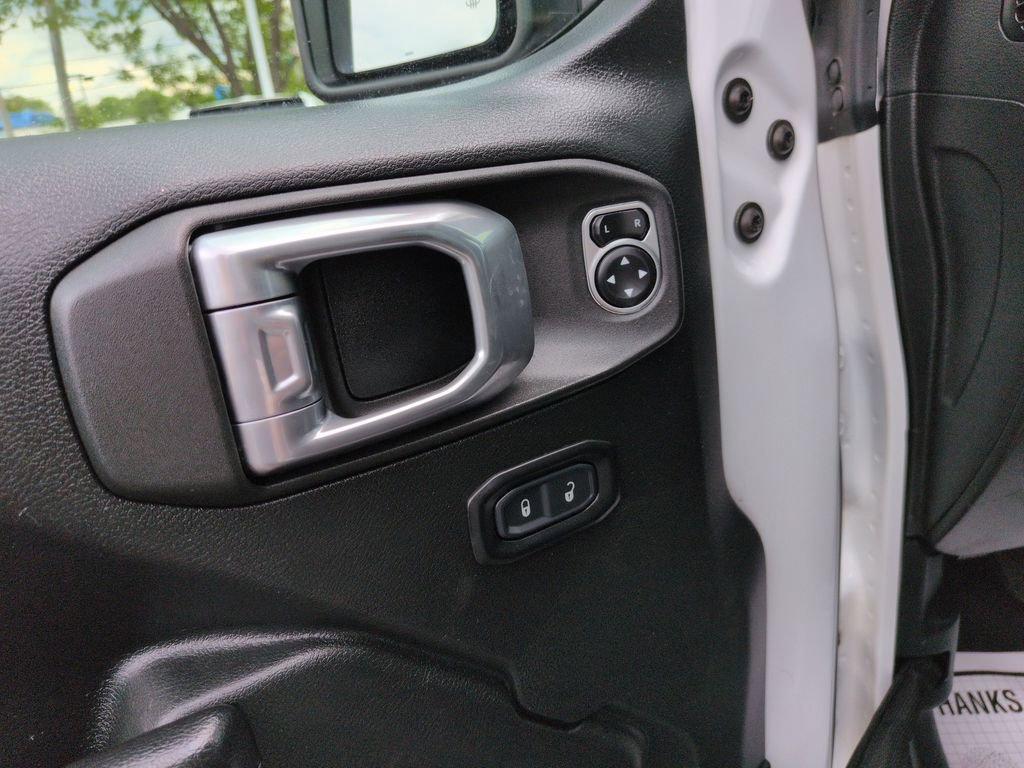 Used 2021 Jeep Gladiator Willys image 11