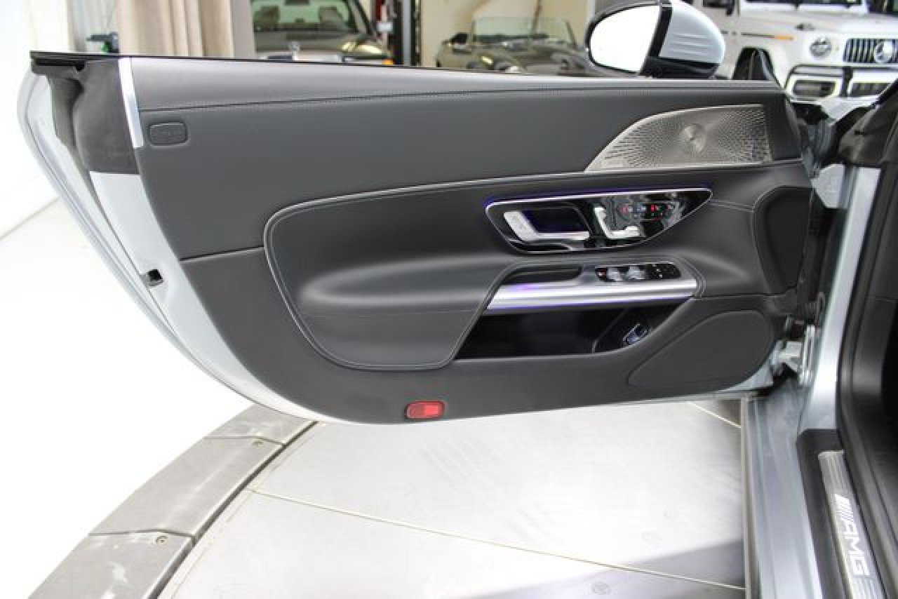 Used 2022 Mercedes-Benz SL 55 AMG 4MATIC image 44