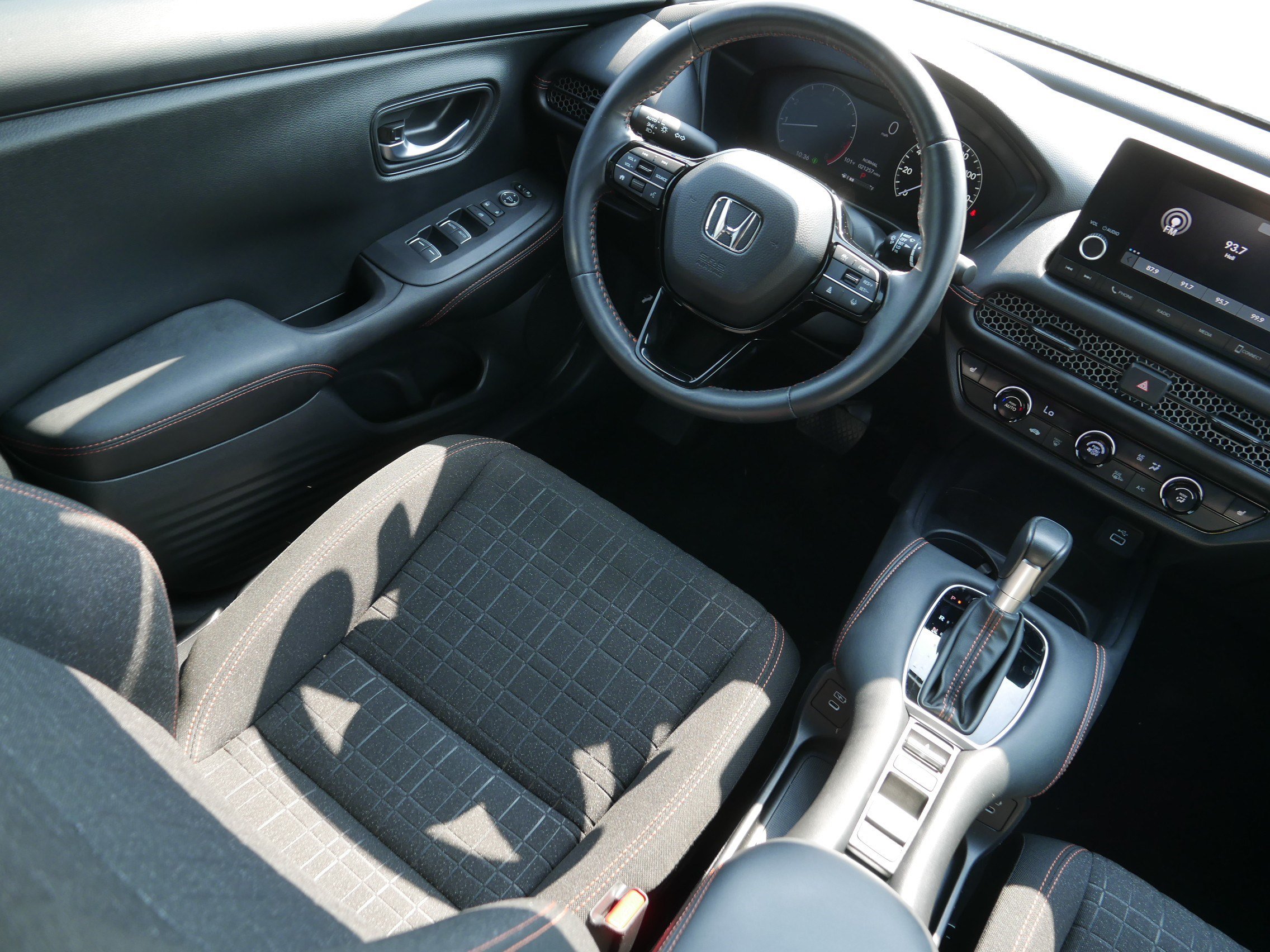 Used 2024 Honda HR-V Sport image 9