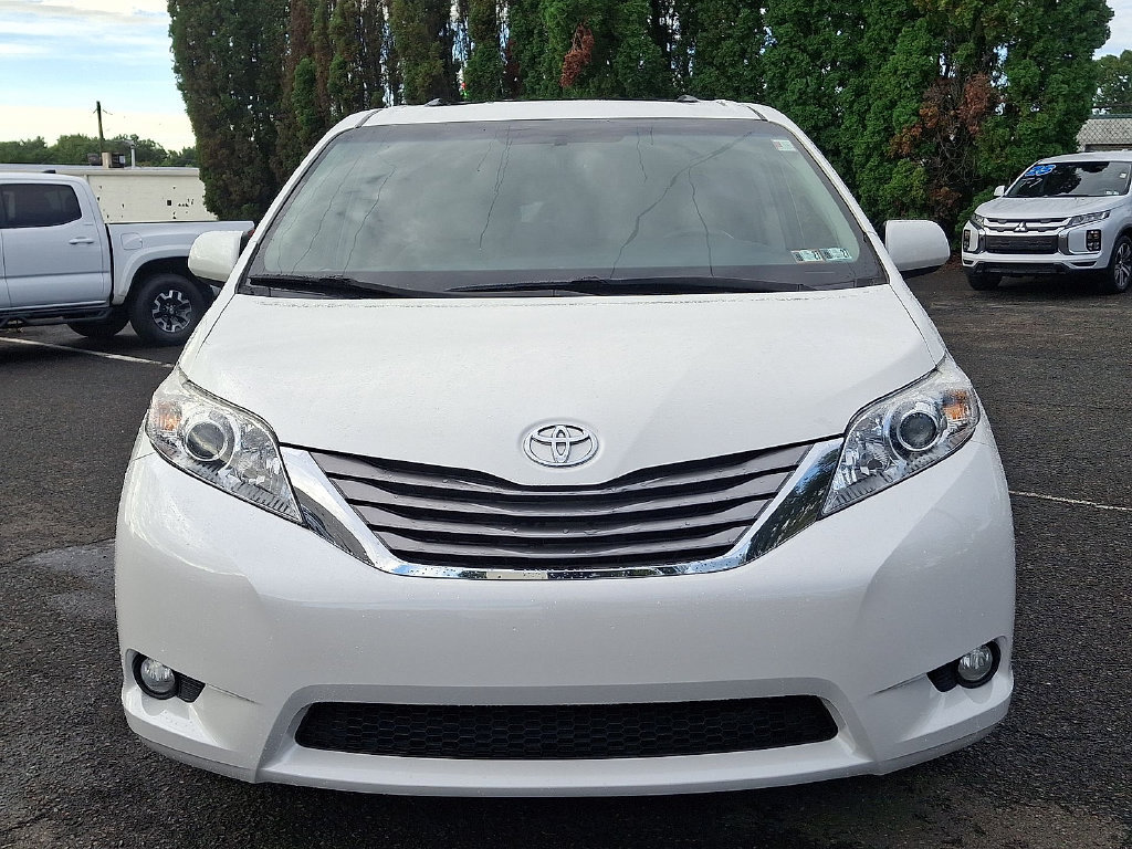 Used 2017 Toyota Sienna XLE w/ XLE Navigation Package FWD image 38