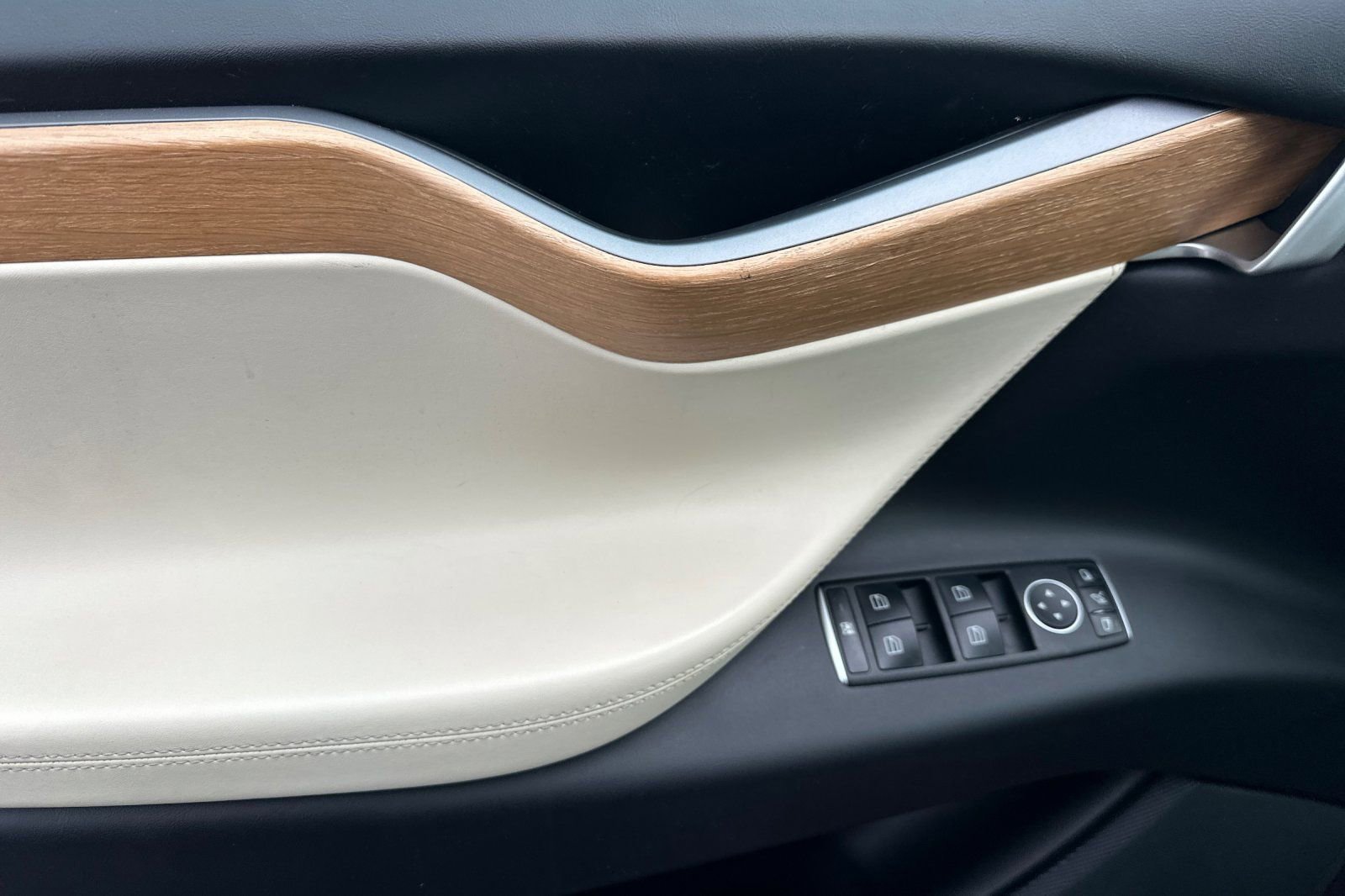 Used 2021 Tesla Model X Long Range image 12