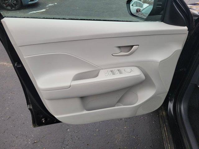 Used 2025 Hyundai Kona SE image 14