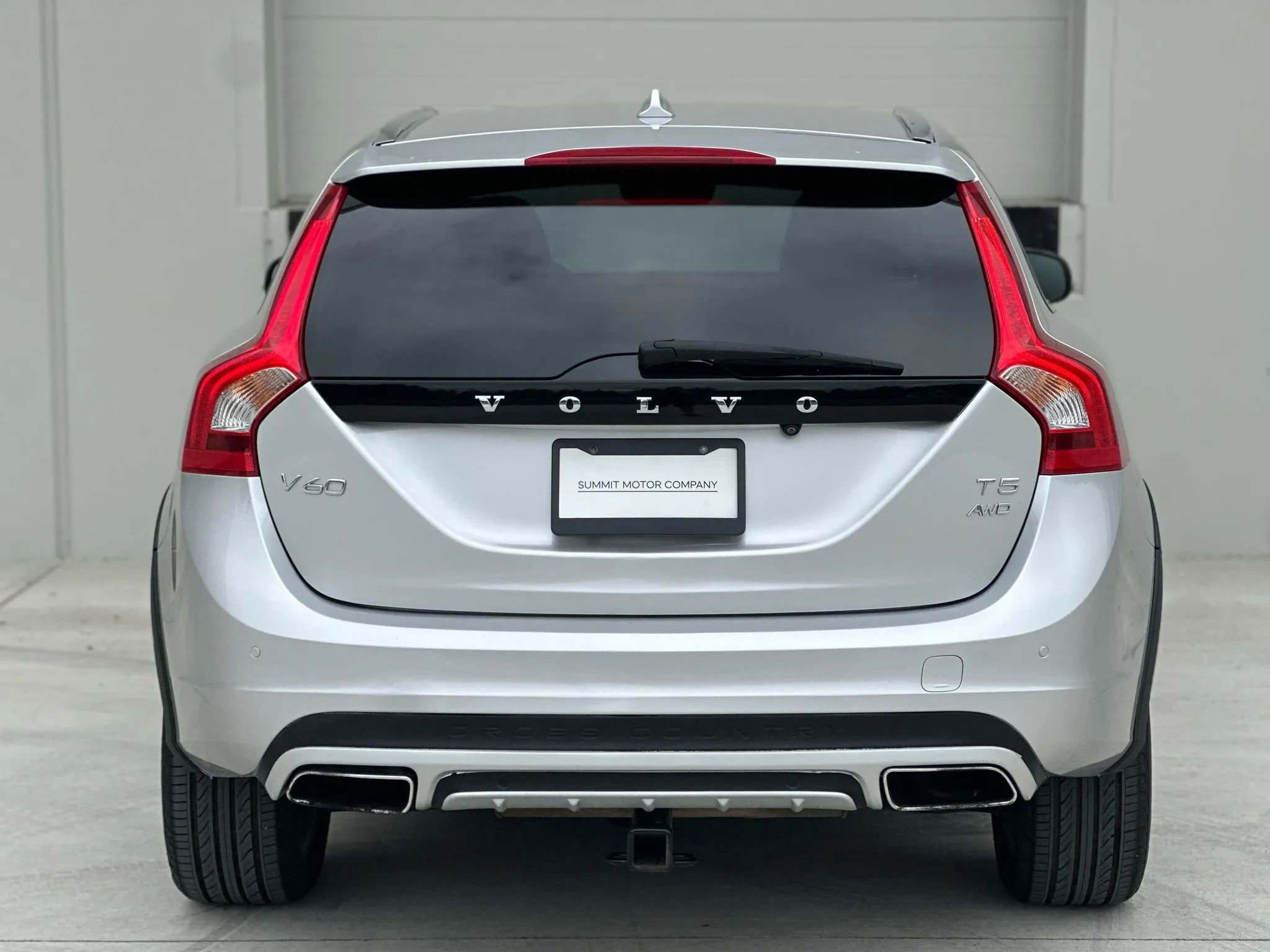 Used 2017 Volvo V60 T5 Cross Country w/ Convenience Package image 4