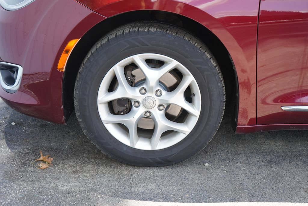 Used 2017 Chrysler Pacifica Touring-L Plus w/ Tire & Wheel Group FWD image 6