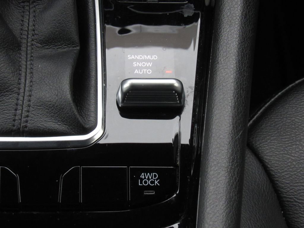 Used 2025 Jeep Compass Limited AWD/4WD image 30