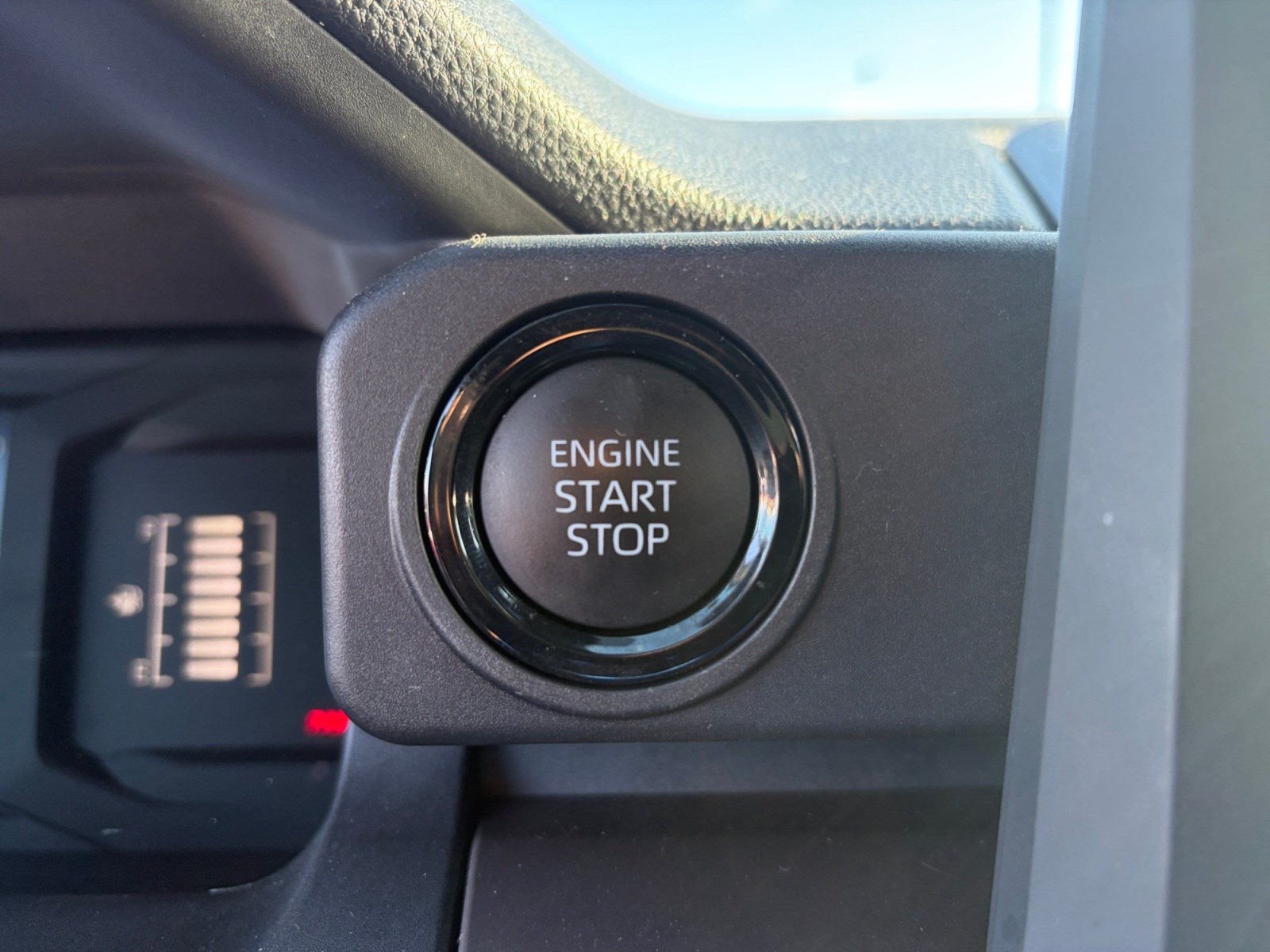 Certified 2025 Toyota Tacoma SR5 AWD/4WD image 20