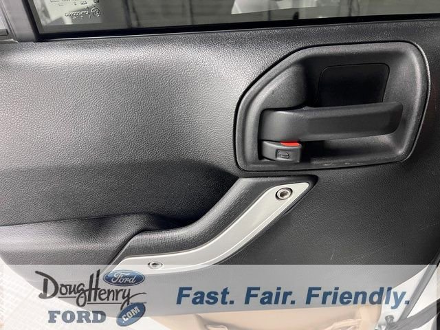 Used 2014 Jeep Wrangler Unlimited Sahara w/ Dual Top Group image 28