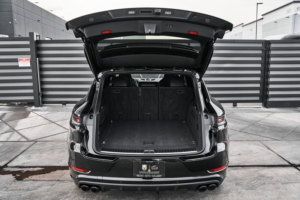 Used 2026 Porsche Cayenne Turbo AWD/4WD image 19