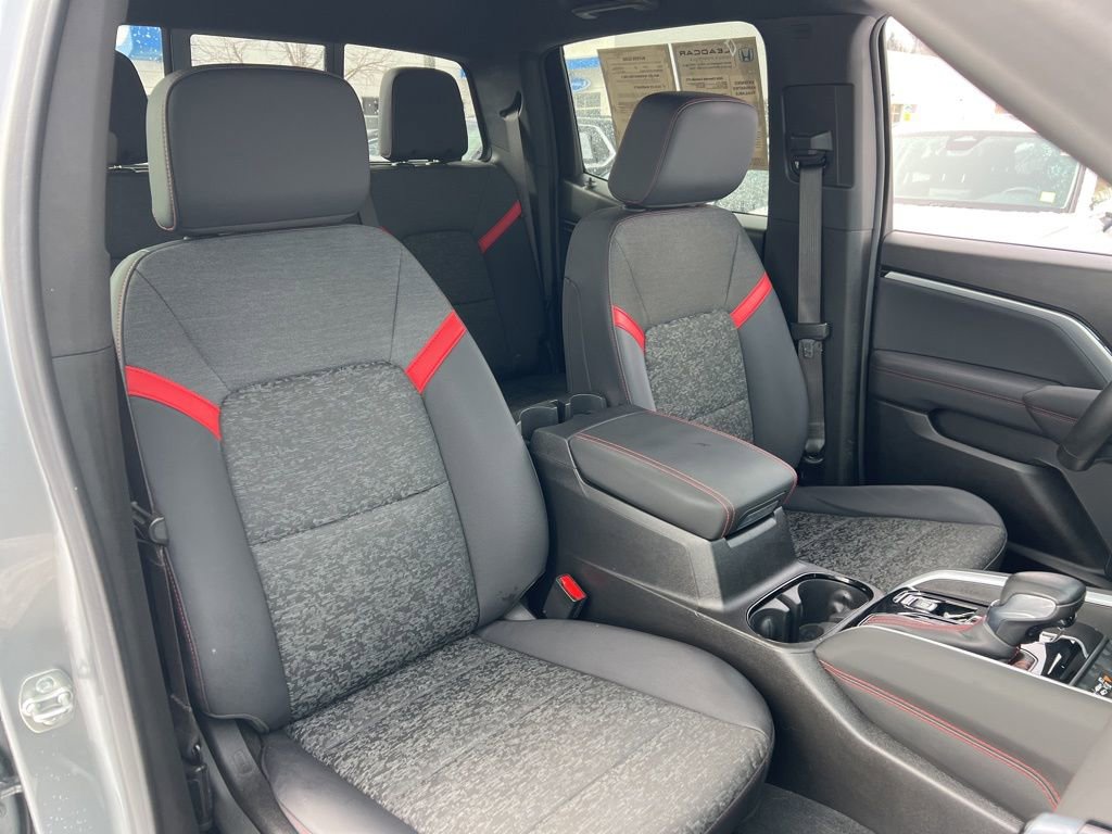 Used 2024 Chevrolet Colorado Z71 w/ Z71 Convenience Package 2 image 26