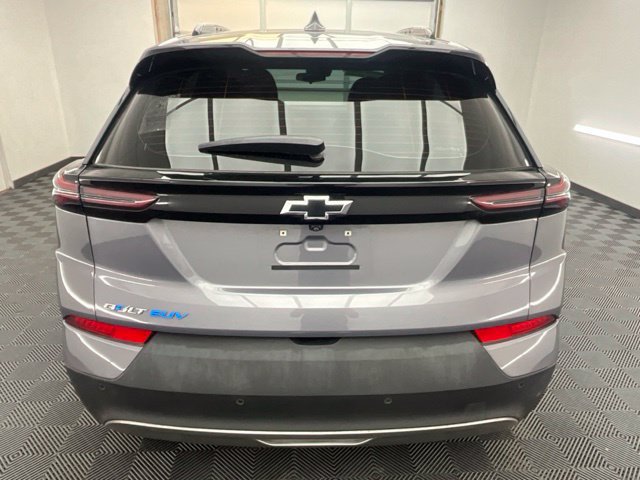 Used 2022 Chevrolet Bolt EUV LT w/ Comfort Package FWD image 16
