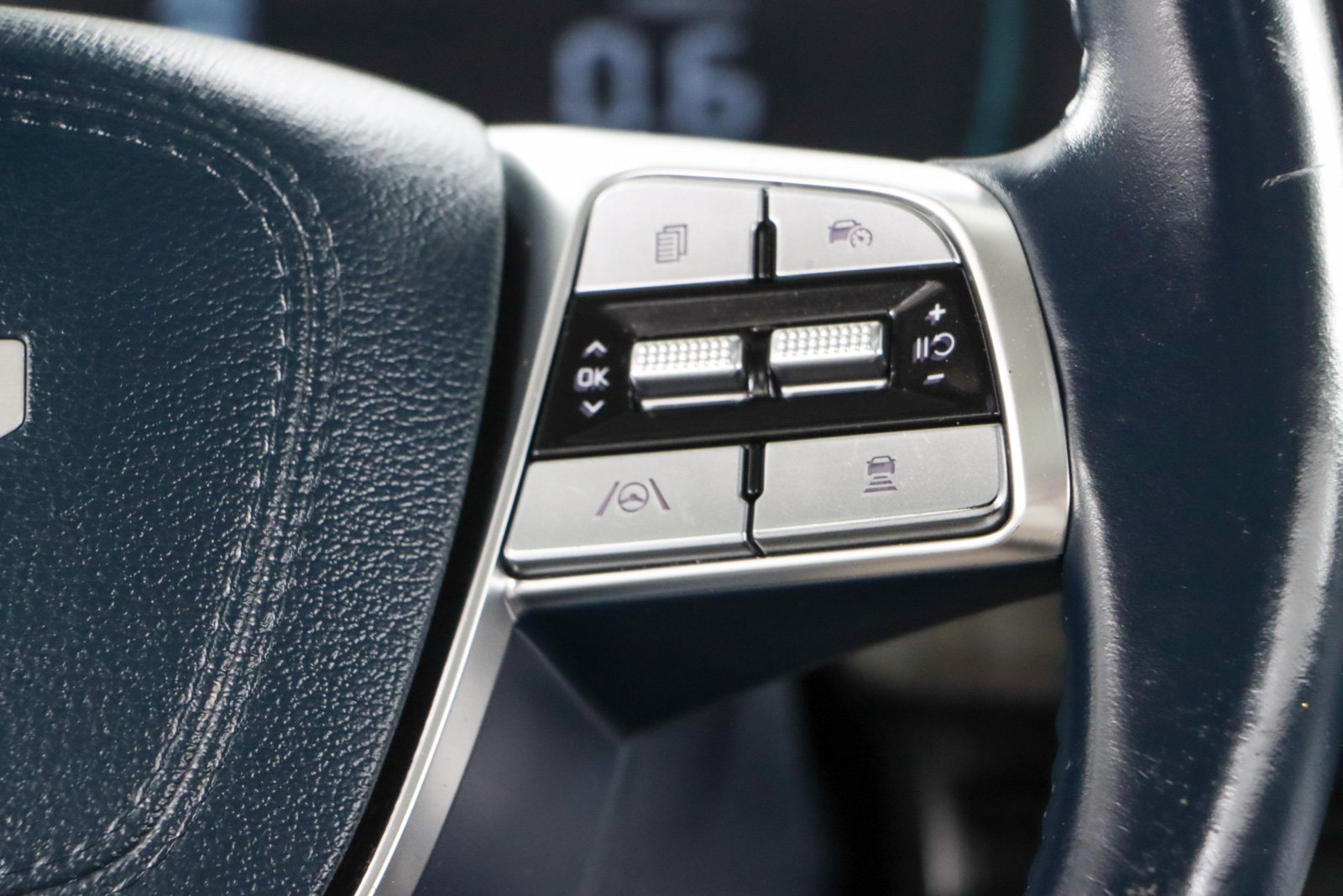 Used 2024 Kia Telluride EX w/ EX Captain's Chair Package image 14