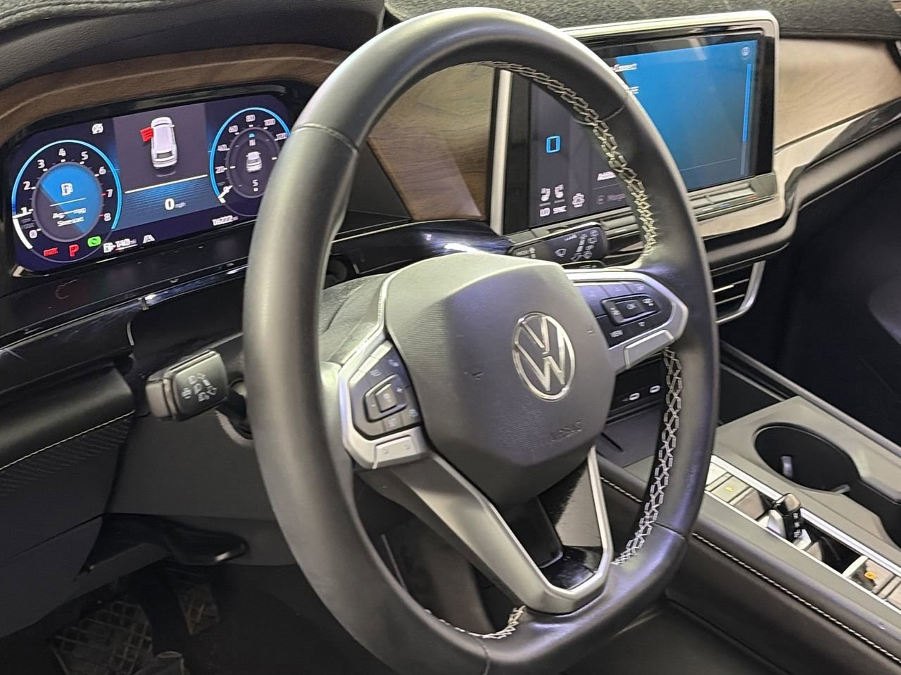 Used 2025 Volkswagen Atlas SE AWD/4WD image 12