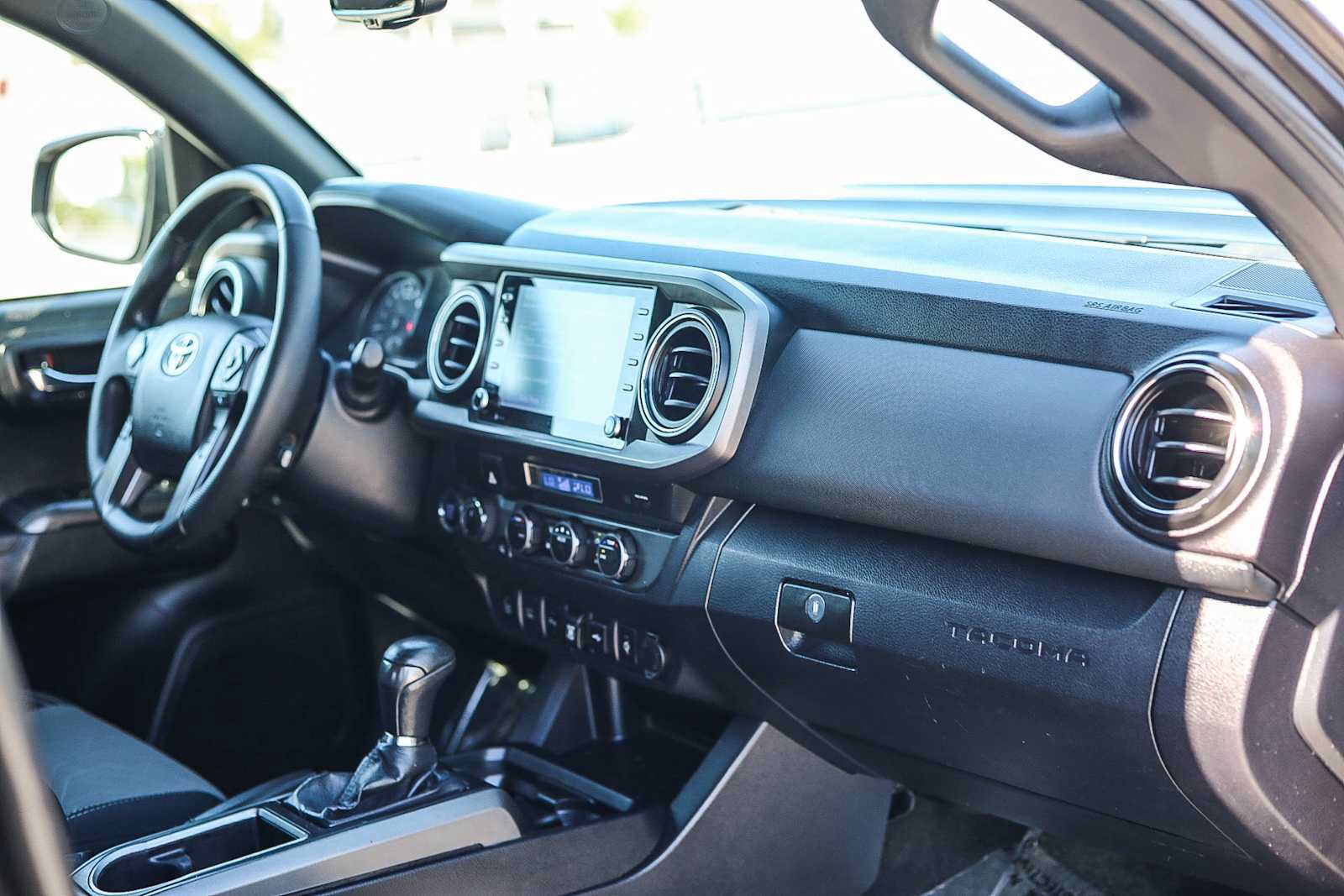 Used 2022 Toyota Tacoma TRD Sport w/ Technology Package AWD/4WD image 13