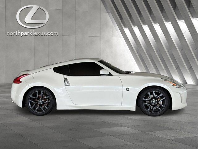 Used 2017 Nissan 370Z Touring RWD image 4