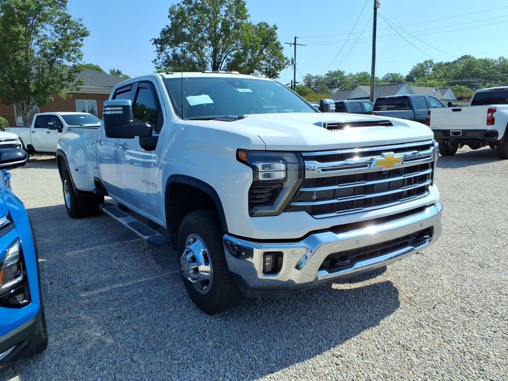 Used 2024 Chevrolet Silverado 3500 LTZ w/ LTZ Plus Package AWD/4WD image 9