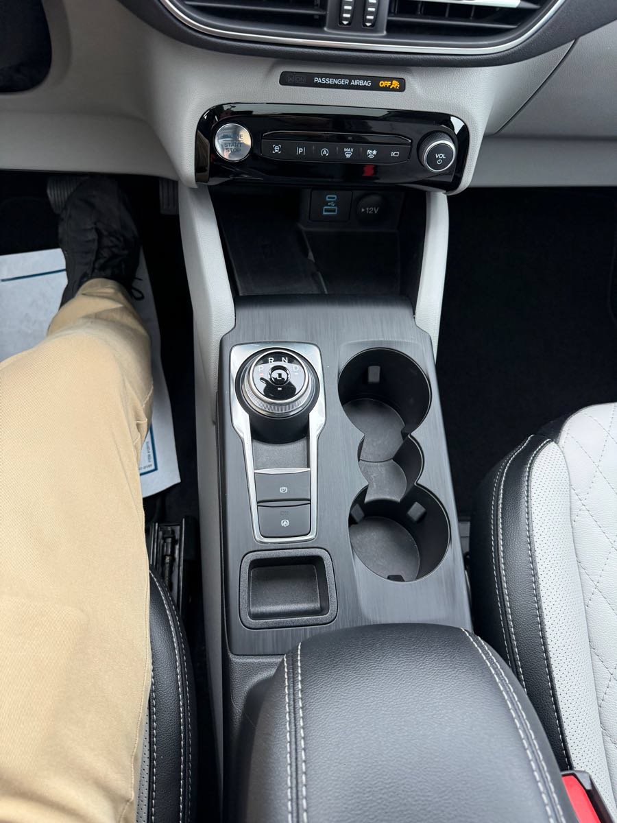 Used 2023 Ford Escape Platinum w/ Premium Technology Package AWD/4WD image 22