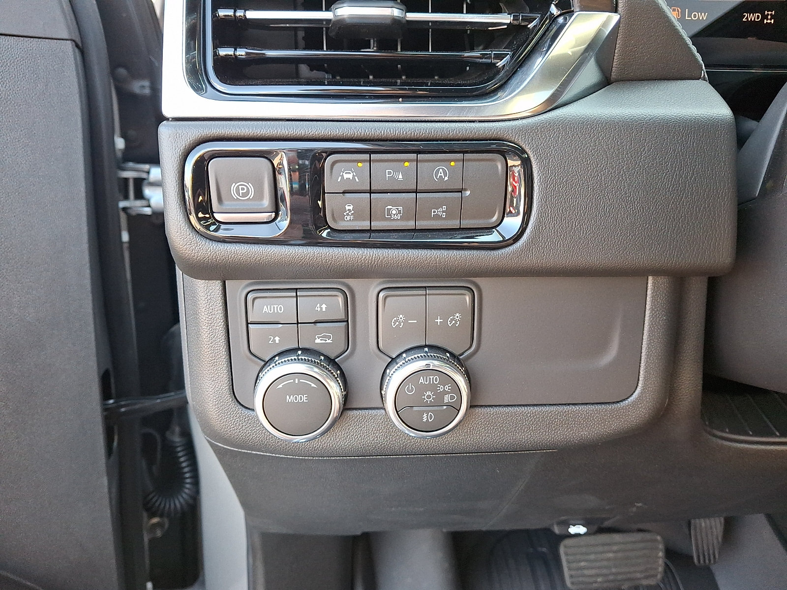 Used 2026 GMC Yukon XL Denali w/ Sun & Power Step Package AWD/4WD image 32