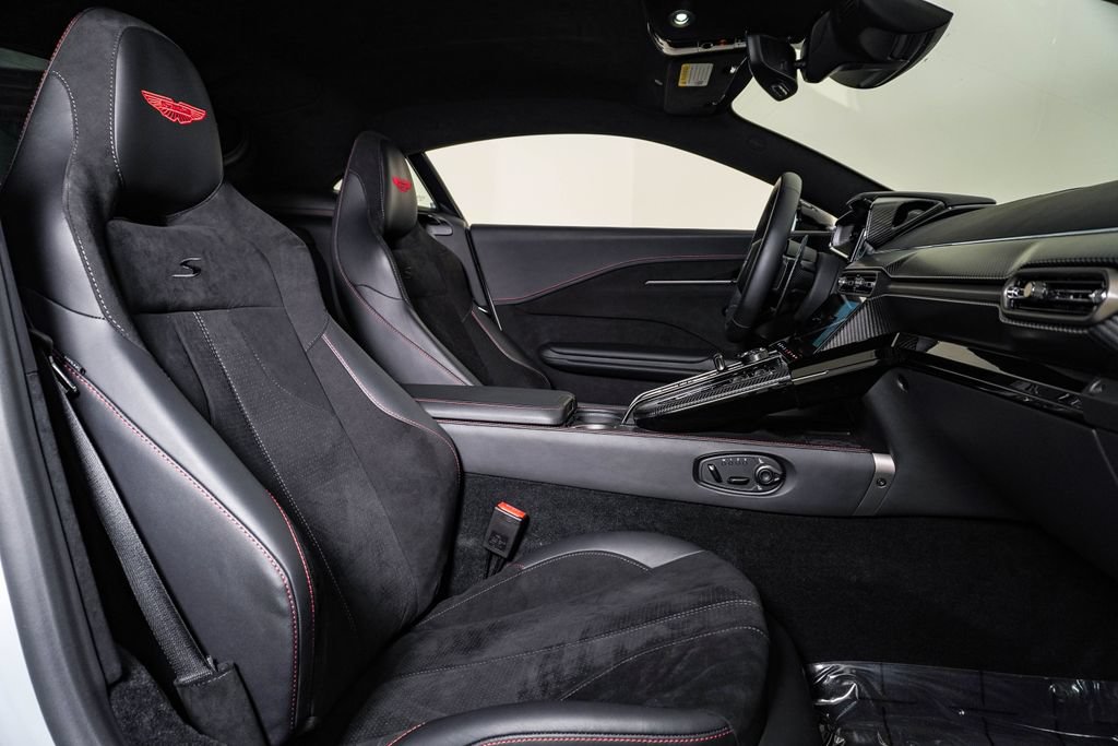 Used 2026 Aston Martin V8 Vantage S RWD image 18