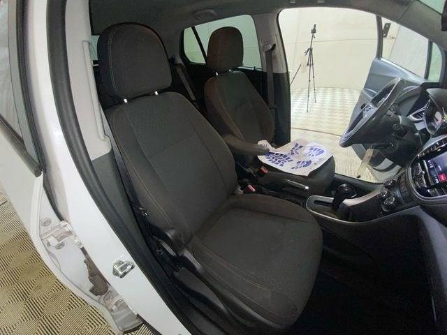 Used 2021 Chevrolet Trax LS w/ Tint and Cruise Package FWD image 15