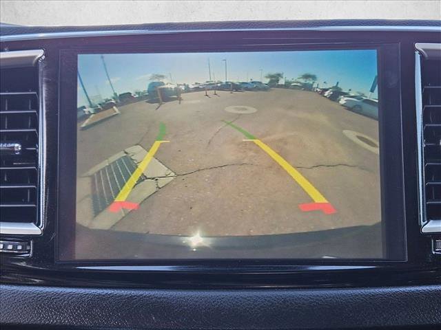 Used 2023 Chrysler Pacifica Touring-L image 14